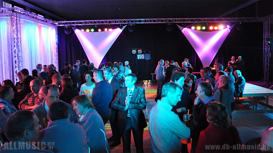 DJ op je bedrijfsfeest