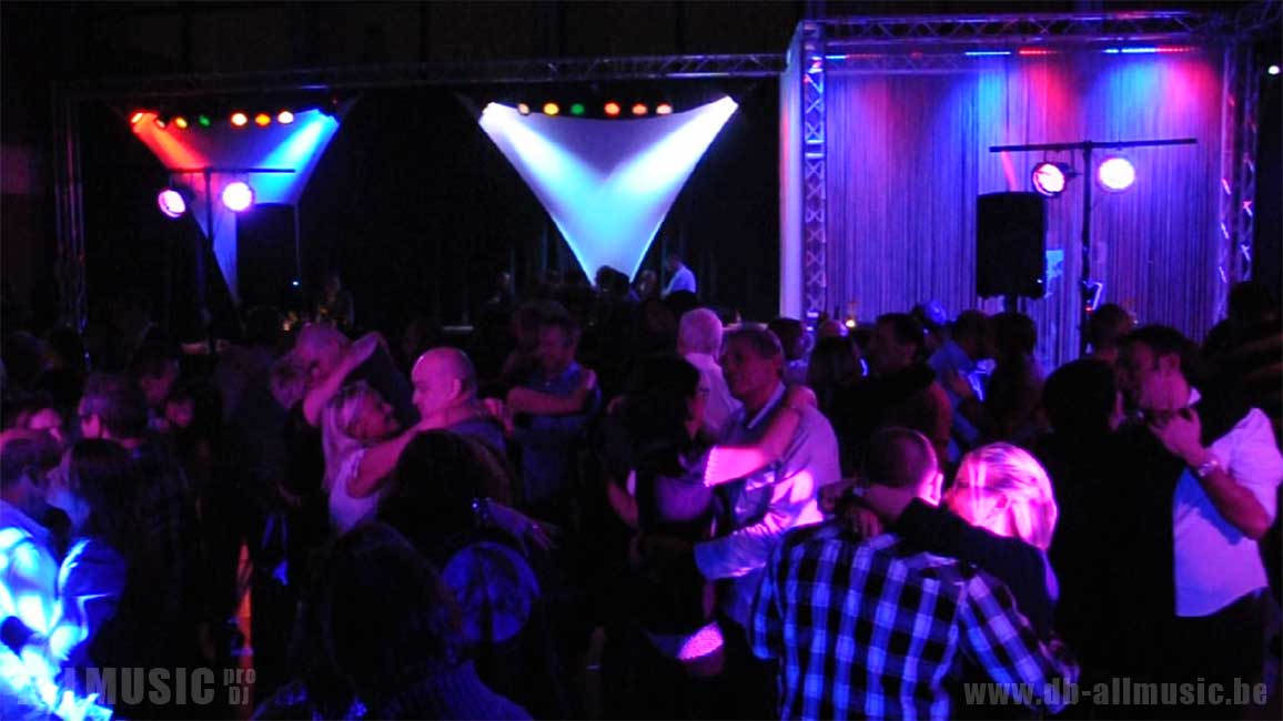 DJ op je bedrijfsfeest