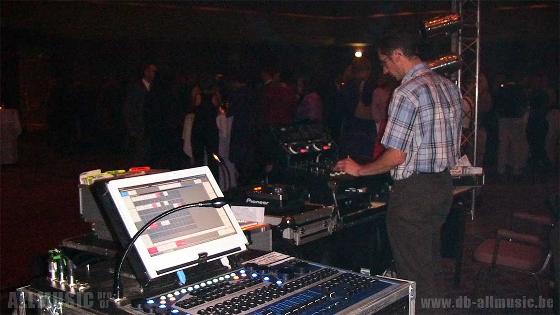 DJ op je bedrijfsfeest
