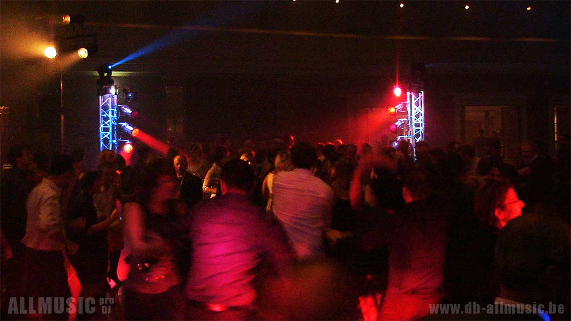 DJ op je bedrijfsfeest