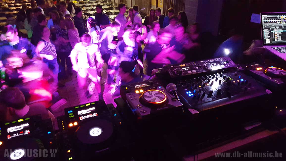 Boek deze DJ set voor het te laat is. Dat spreekt voor zich.